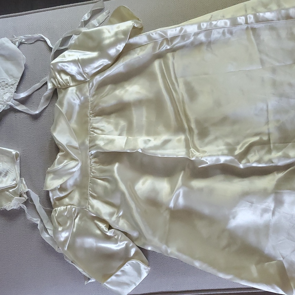 Vintage Christening Gown, Bonnets And Blankets - Picture 4 of 17